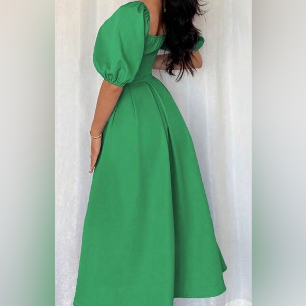 Elegant Green Midi Dress with Puff Sleeves - Picture 2 of 2